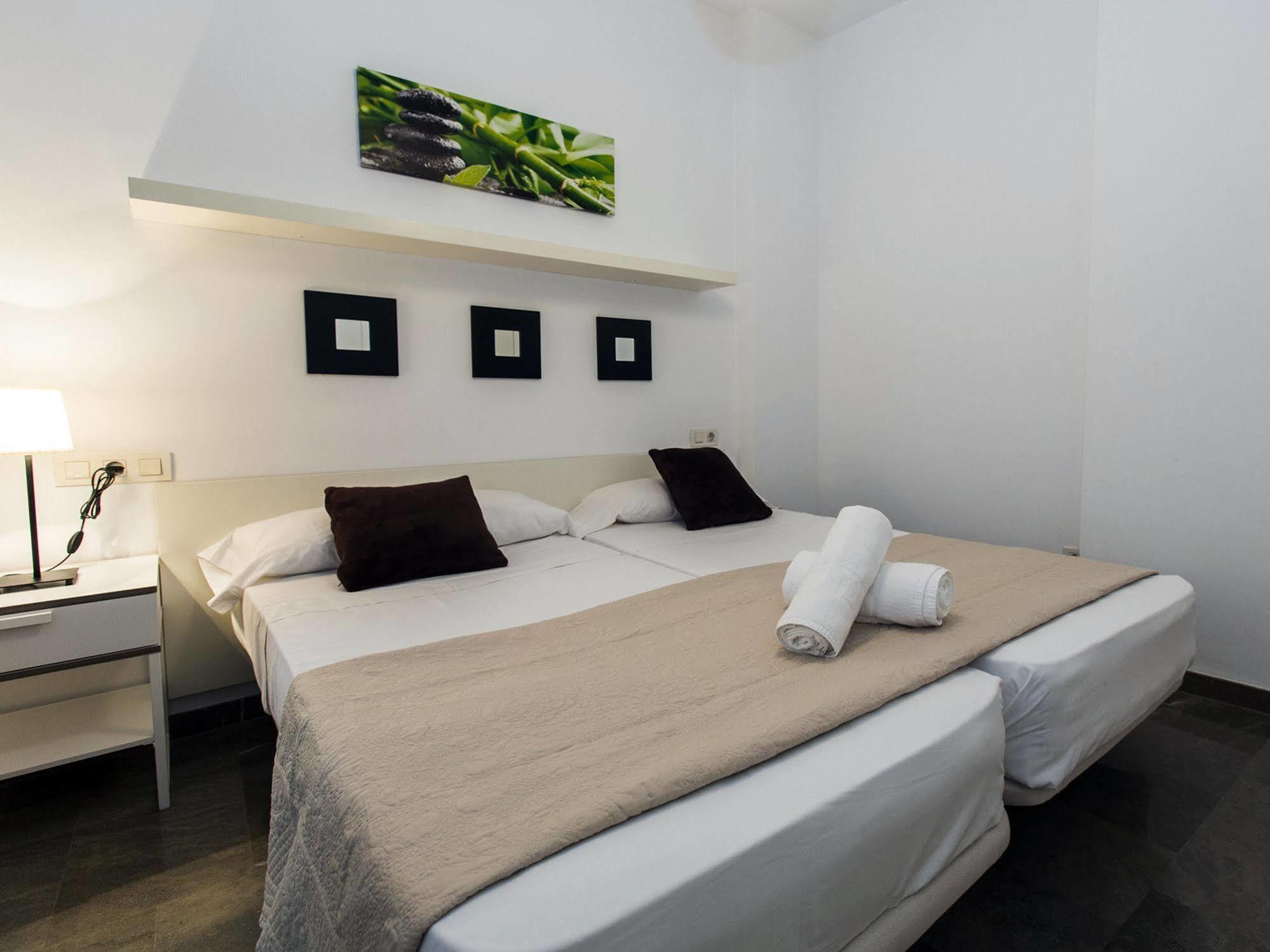 Total Valencia Vitoria Appartement Buitenkant foto